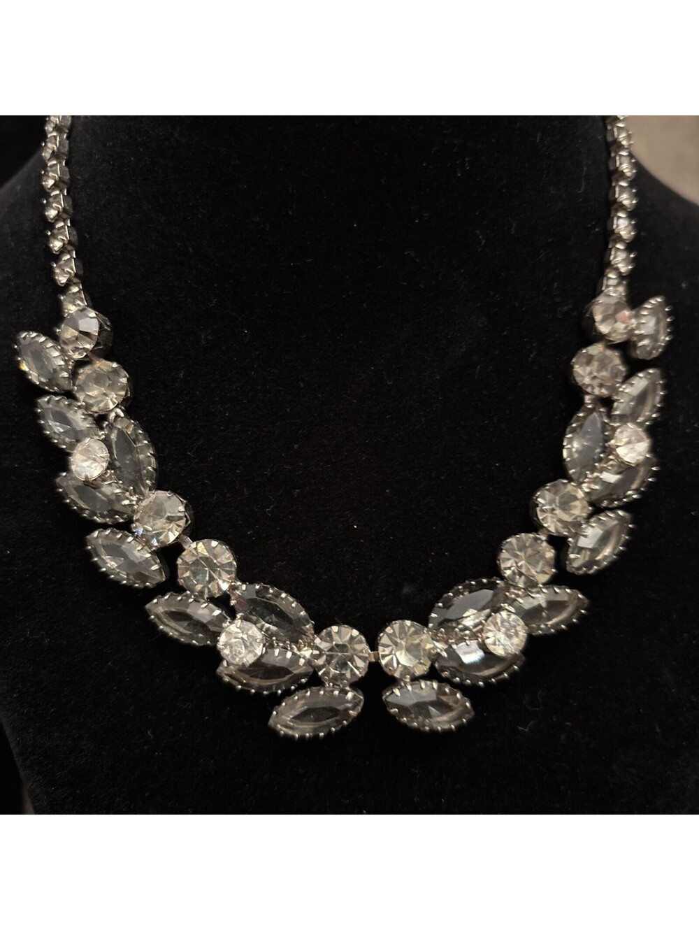 Beautiful Vintage Juliana D&E Smoky  Art Glass Rhinestone 14-15” Necklace